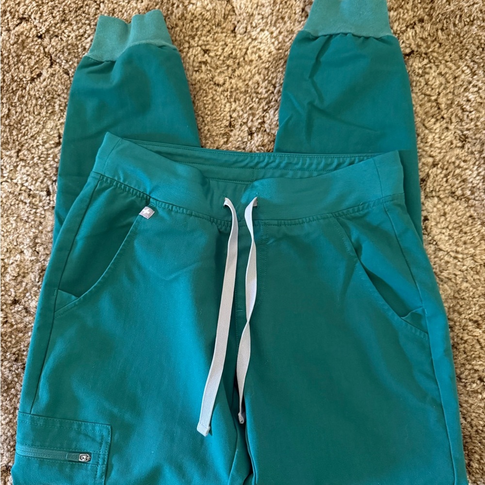 Figs hunter green joggers and top set